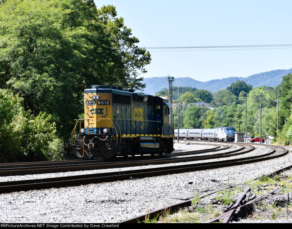 CSX 6512 Working the Yard